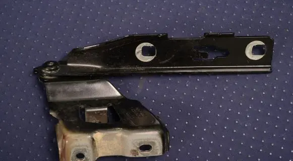 Ford Fiesta Engine bonnet/hood hinges 8K0823301D