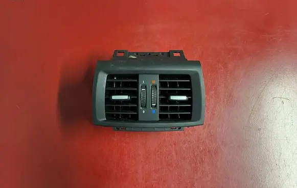 Rear air vent grill