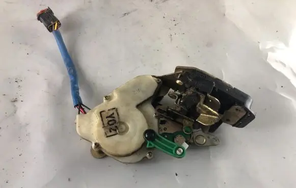 KIA Sorento Rear door lock