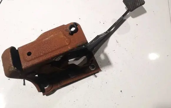 Mitsubishi Lancer X Clutch pedal 