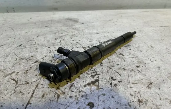 BMW 1 E81 E87 Fuel injector 0445110209 5861