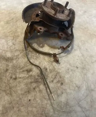 Toyota Hilux (AN10, AN20, AN30) Front wheel hub