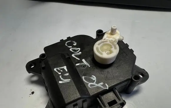 Mitsubishi Colt Air flap motor/actuator MF1138002770