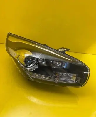 KIA Carens III Headlight/headlamp 92102-A4150