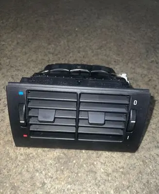 BMW 5 E39 Rear air vent grill 8376150