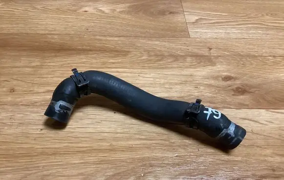 Engine coolant pipe/hose
