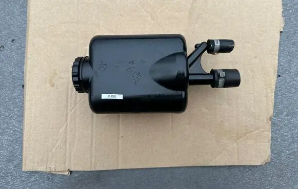 Jeep Cherokee XJ Power steering fluid tank/reservoir 52087713AC