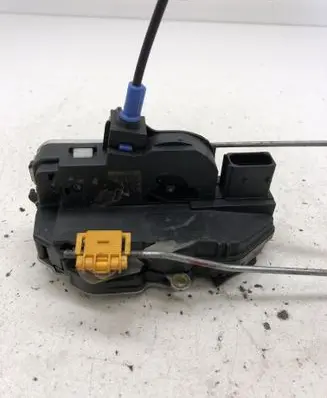 Opel Mokka Front door lock 13579522