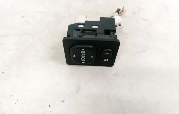 Toyota Avensis Verso Wing mirror switch 183574