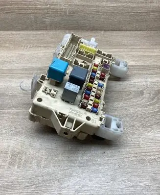 Toyota Corolla Verso AR10 Fuse module 892210F030 905767