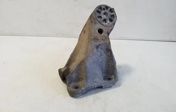 Volkswagen Touareg II Engine mounting bracket 7L6199308C