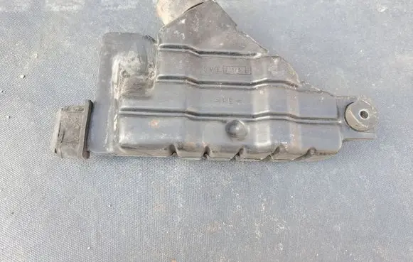 Suzuki Vitara (ET/TA) Intake resonator 