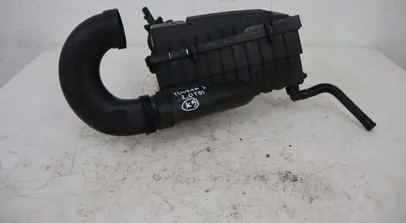 Volkswagen Touran I Air filter box 3C0129607AQ