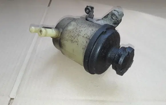 Hyundai Trajet Power steering fluid tank/reservoir NOCODE