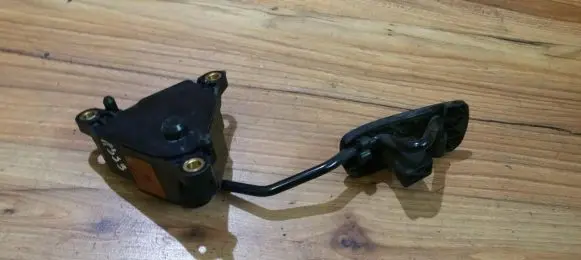 Nissan Micra Accelerator throttle pedal 18002ax600 0504a10014