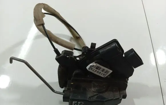 Mazda 3 I Front door lock