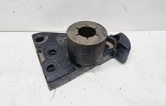 Hyundai ix35 Engine mounting bracket 218252S201 218252S200