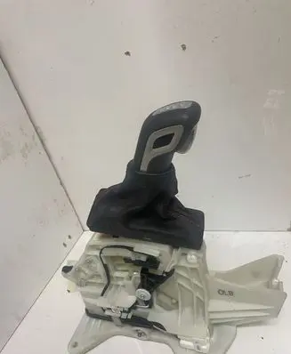 Hyundai Tucson TL Gear shifter/selector 46700D3XXX