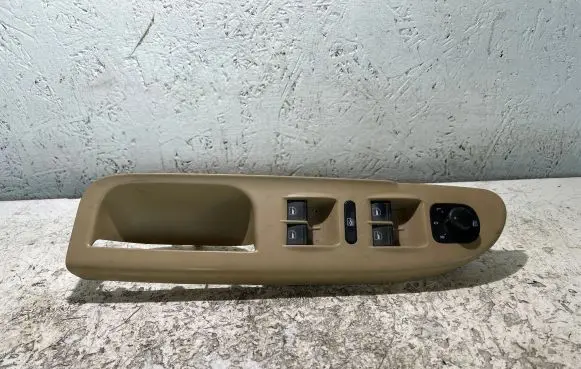 Volkswagen PASSAT B6 Front door window switch trim 3C1867171B