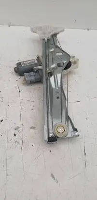 Rear door manual window regulator