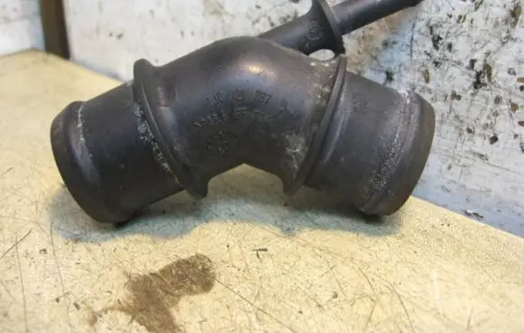 Volkswagen Golf IV Engine coolant pipe/hose 1J0121087B
