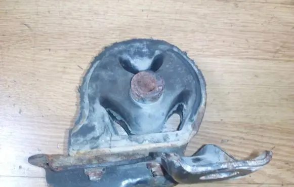 Honda Accord Engine mount bracket