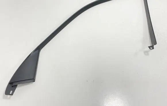 BMW X3 E83 Front door glass trim molding 51103330210 14011812GE