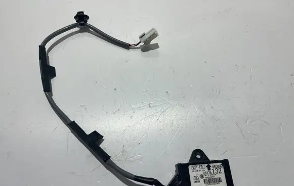 Mitsubishi Lancer Evolution Aerial antenna amplifier 8637A132