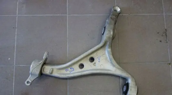 Mercedes-Benz ML W166 Front lower control arm/wishbone 3718201