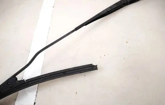 Opel Vectra C Front wiper blade arm 09185813
