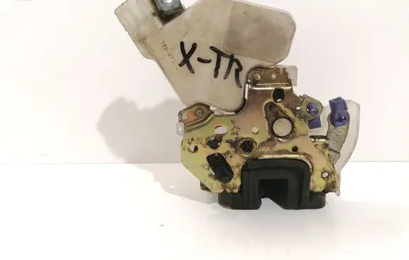 Nissan X-Trail T30 Rear door lock 805524U300 89A925