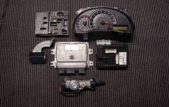Nissan Micra Engine ECU kit and lock set a56e33 28590c9968 284B11HB1E