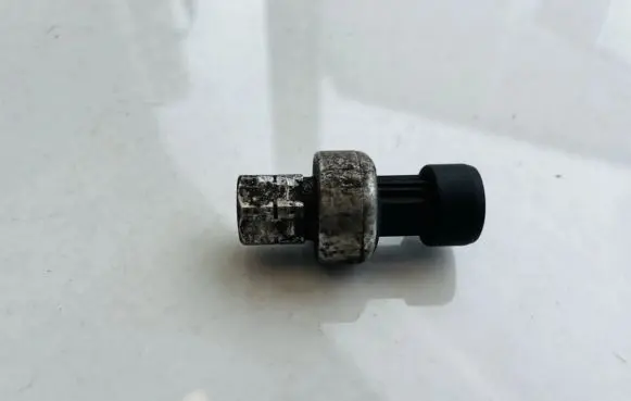 Opel Insignia A Air conditioning (A/C) pressure sensor 22678731
