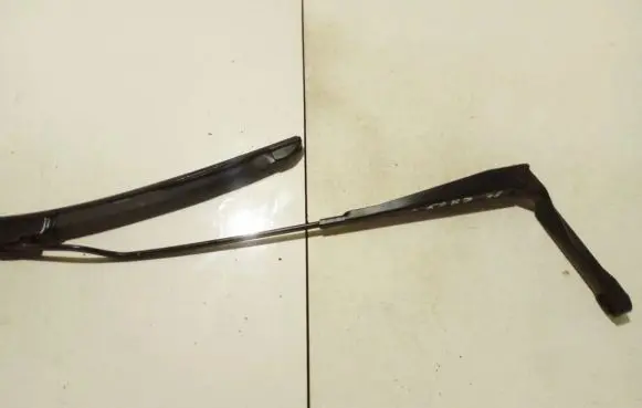 Audi A3 S3 8L Front wiper blade arm