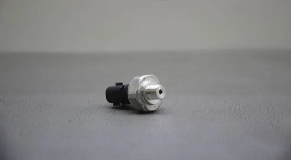 Toyota RAV 4 (XA40) Air conditioning (A/C) pressure sensor 4990007880