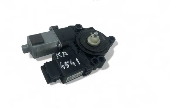 KIA Ceed Front door window regulator motor 82450A2010