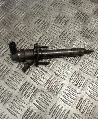 Volvo S60 Fuel injector 8658352