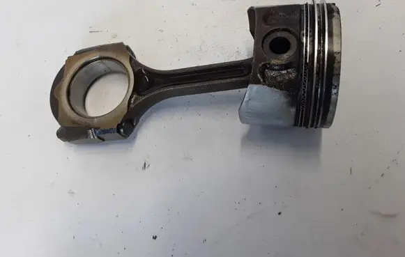 Renault Megane II Piston with connecting rod 7701474855