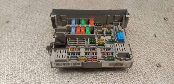 BMW 3 E90 E91 Fuse module 6906613