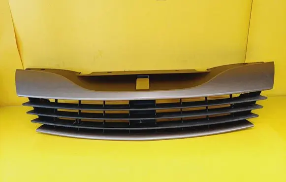 Renault Laguna II Front grill 8200012581
