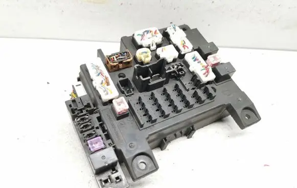 Mitsubishi Outlander Fuse module 8637A319 L8637002A