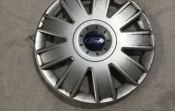 Ford Fiesta R15 wheel hub/cap/trim 2N111130BB