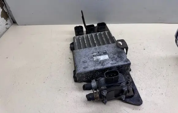 Toyota Corolla Verso AR10 Fuel injection control unit/module 8987120070 1310001371