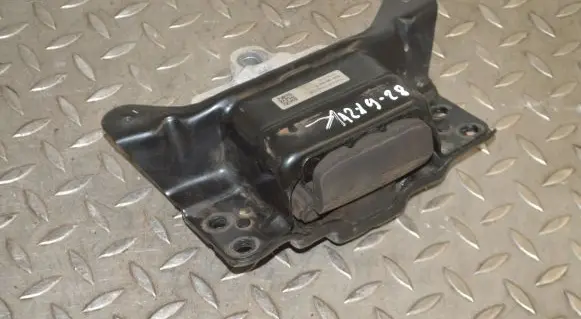 Volkswagen Golf VII Engine mount bracket 5Q0199555T