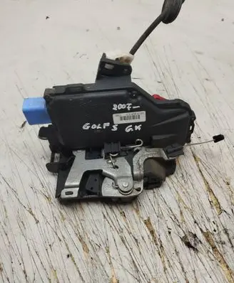 Volkswagen Golf V Rear door lock 7L0839015D