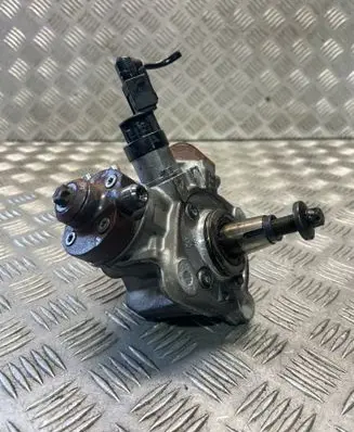 BMW 3 F30 F35 F31 Fuel injection high pressure pump 7823463