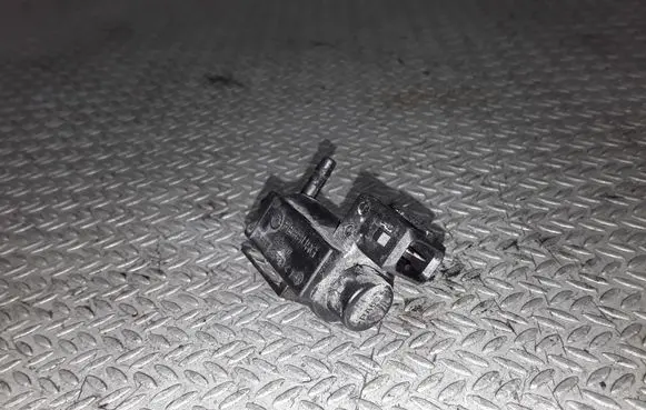 BMW 5 E39 Valve vacuum 72234100