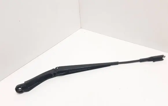 Volvo XC90 Front wiper blade arm 30655613