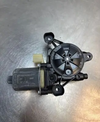 Audi A3 S3 8V Front door window regulator motor 5Q0959802B 3815