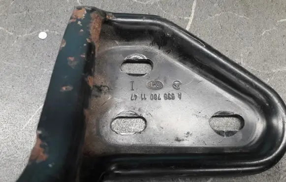 Mercedes-Benz Vito Viano W638 Front door hinge set A6387601147